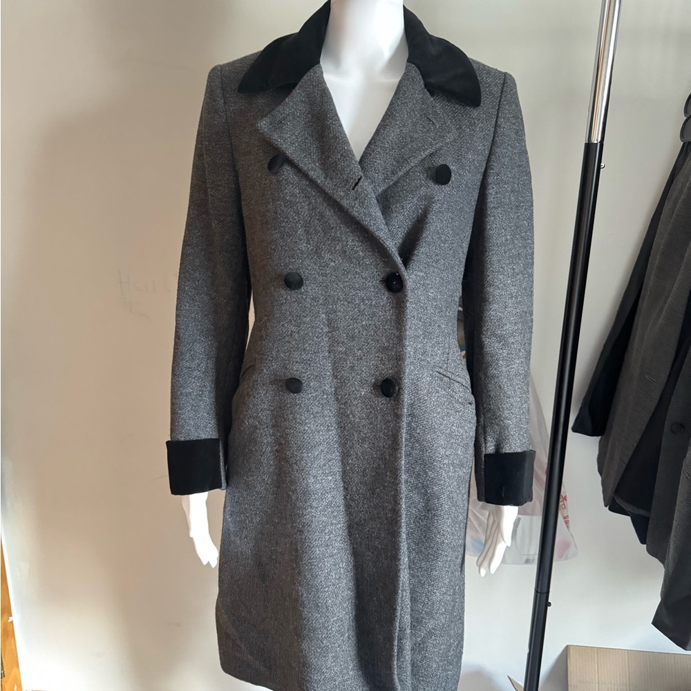 Elegant Gray Double-Breasted Women's Coat